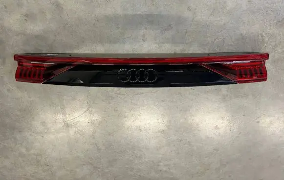Audi Q8 Tailgate rear/tail lights 4M8945095T