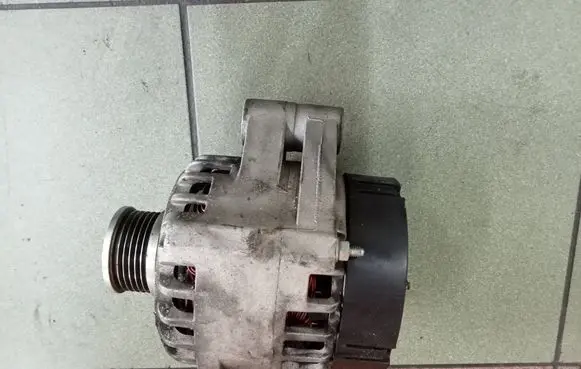 Opel Astra H Generator/alternator STX100072