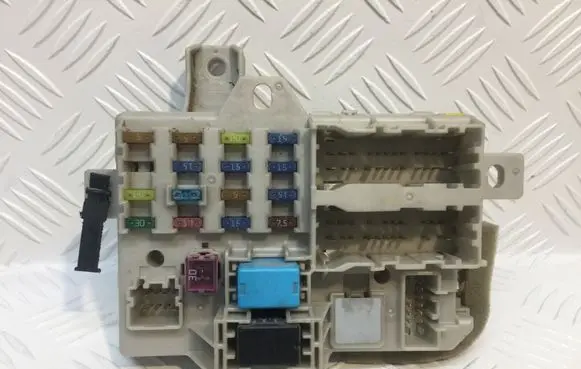 Mazda 6 Fuse module 0504504E20