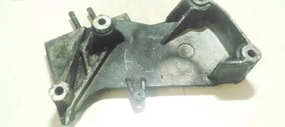 Hyundai Elantra Engine mounting bracket