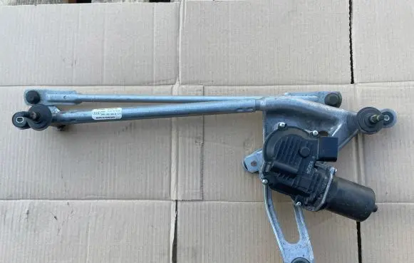 Audi A5 Front wiper linkage and motor 8W6955023B