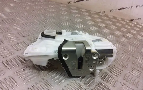 Suzuki SX4 S-Cross Front door lock 8220179J42