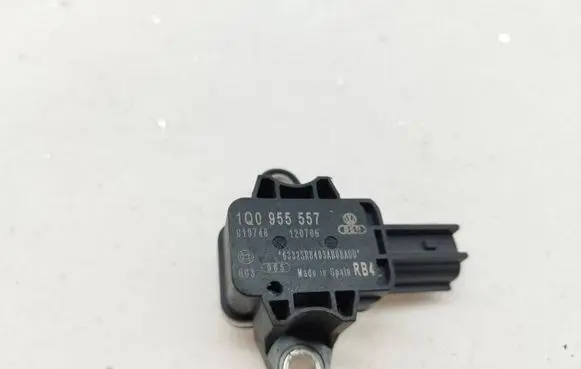 Volkswagen Eos Airbag deployment crash/impact sensor 1Q0955557 120706