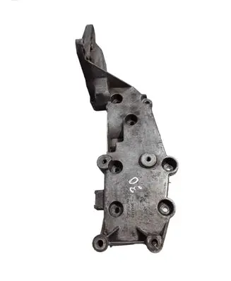 Volvo XC70 Engine mounting bracket 9497106