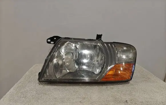 Mitsubishi Pajero Headlight/headlamp