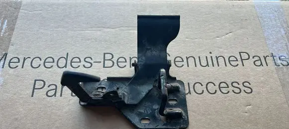 Volkswagen Transporter - Caravelle T5 Engine bonnet/hood lock/latch loop/hook 7H0823480A
