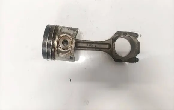Hyundai Trajet Piston with connecting rod
