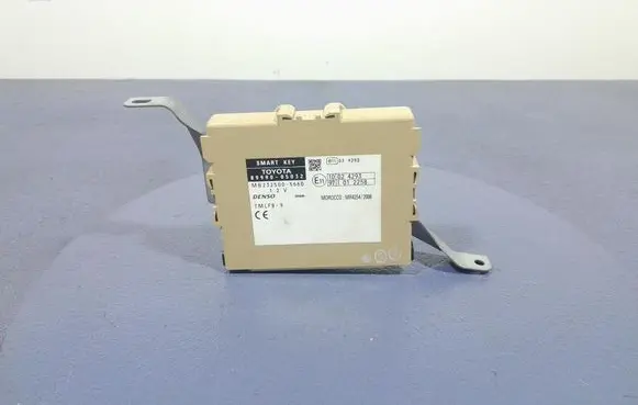 Toyota Avensis T270 Other control units/modules 8999005032