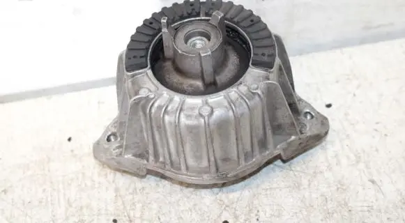 Mercedes-Benz E W212 Engine mount bracket A2122406317