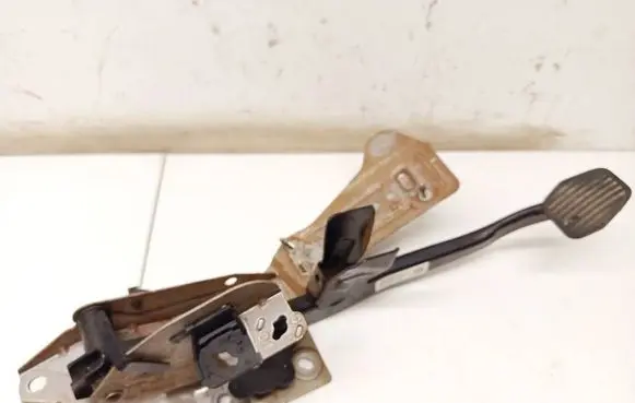 Ford Focus Clutch pedal 4M512467AN