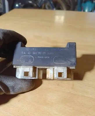 Seat Alhambra (Mk1) Coolant fan relay 5836000