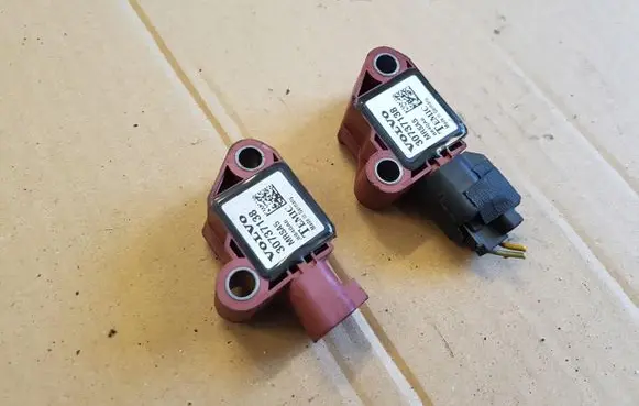 Volvo V50 Airbag deployment crash/impact sensor