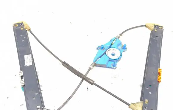 Volkswagen Touareg I Rear window lifting mechanism without motor 