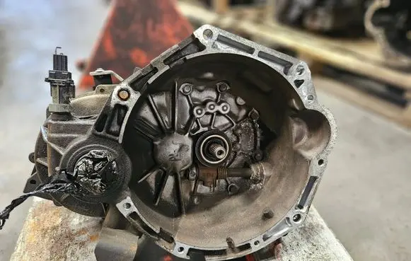 Manual 5 speed gearbox