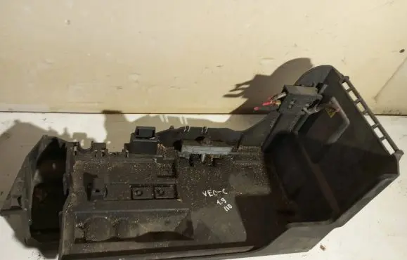 Opel Vectra C Battery box tray 24413805