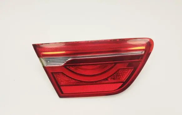 Jaguar XE Tailgate rear/tail lights 