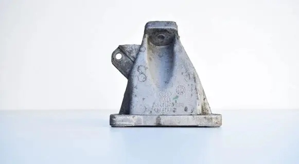 Audi A4 S4 B5 8D Engine mounting bracket 4B0199308
