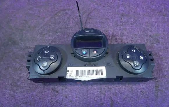 Renault Megane II Interior fan control switch 8200070752