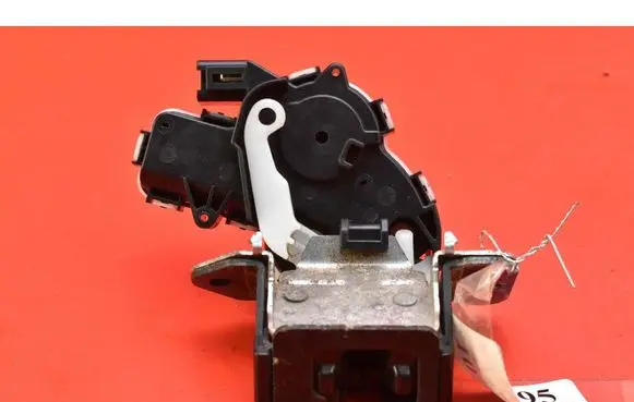 Mazda 3 II Tailgate/trunk/boot lock/catch/latch C6728
