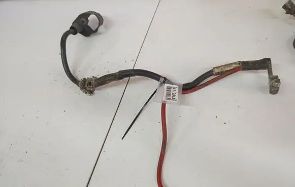 Skoda Octavia Mk2 (1Z) Positive cable (battery)