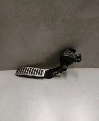 Accelerator throttle pedal