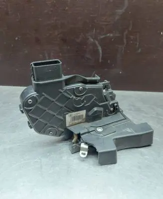 Volvo V70 Front door lock 31253673