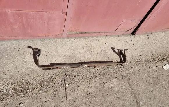 Radiator mount bracket