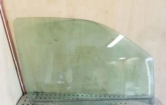 Nissan Pathfinder R51 Front door window glass four-door E943R000016
