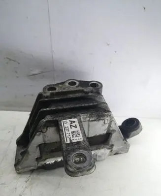 Opel Insignia A Engine mount bracket 13227717