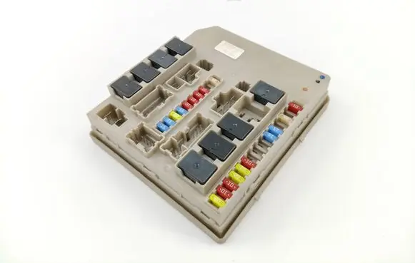 Renault Clio III Fuse module 902663A