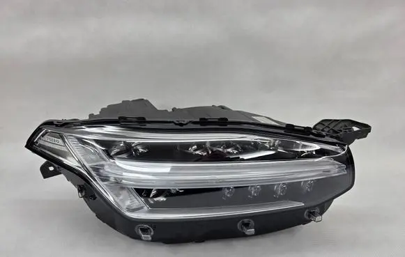 Volvo XC90 Headlight/headlamp 32342483