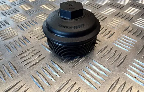 Volkswagen Touran I Oil filter cover 045115433B