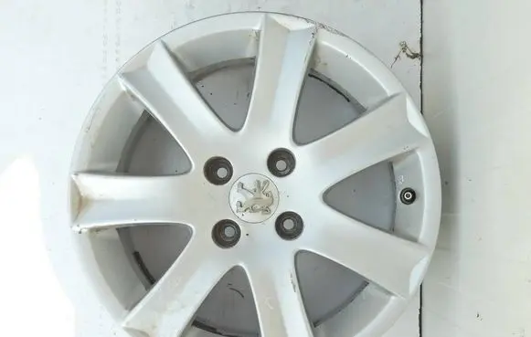 R16 alloy rim
