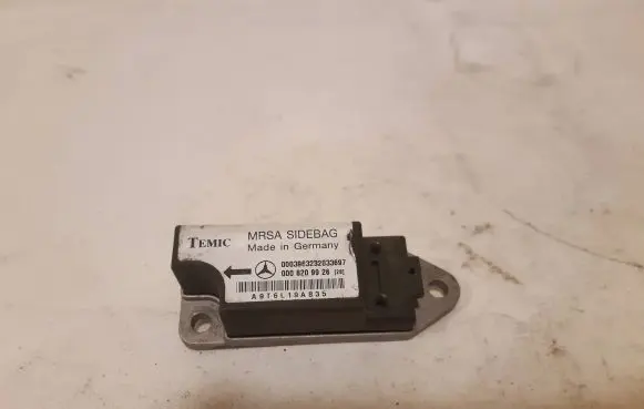 Mercedes-Benz E W210 Airbag deployment crash/impact sensor 0008209926 AT66L19A835 00039623230367