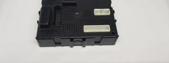 Renault Modus Fuse module 8200528487