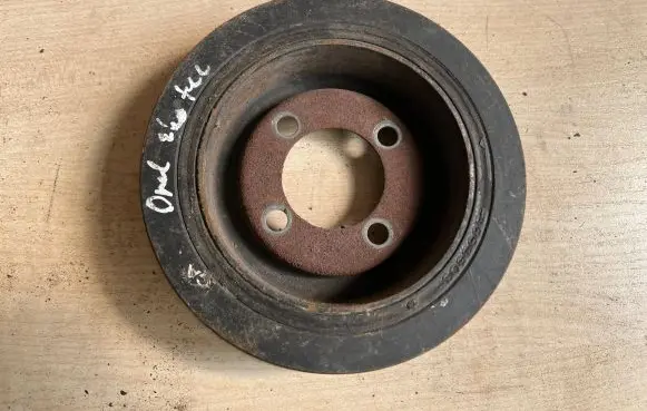 Opel Vectra B Crankshaft pulley 90530016