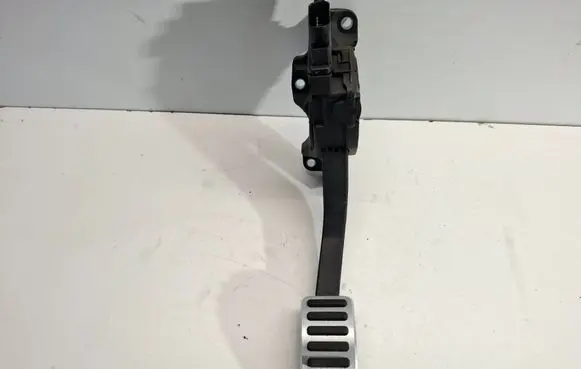 Volvo V60 Accelerator throttle pedal 31329374