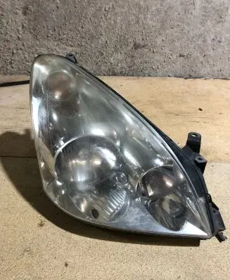 Toyota Corolla Verso E121 Headlight/headlamp