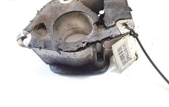Engine mounting bracket