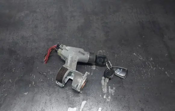 Volkswagen Transporter - Caravelle T4 Ignition lock 701905851