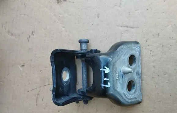 Peugeot 508 Front door lower hinge A075091