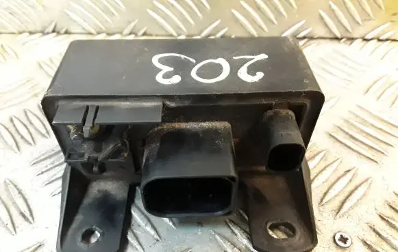 Mercedes-Benz C W203 Glow plug pre-heat relay 0255452832 A0255452832