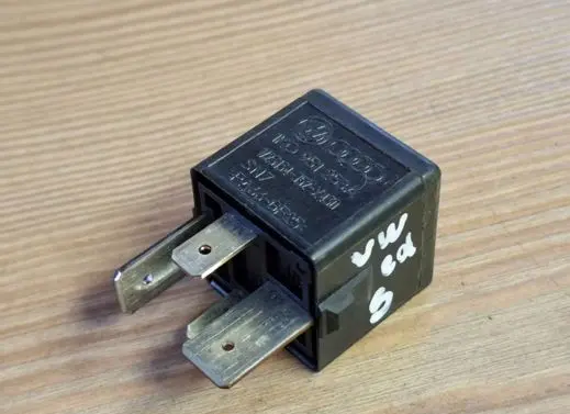 Volkswagen Caddy Other relay 1K0951253A PA66GF25 V23134J52X430