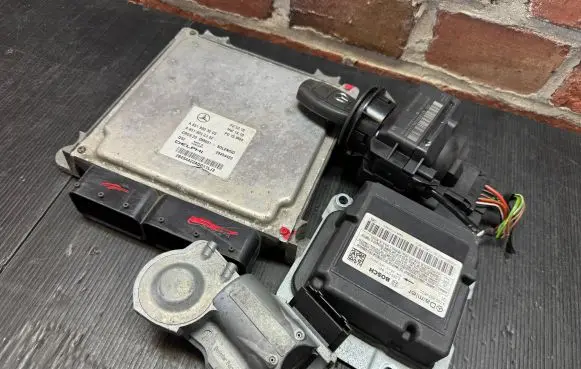 Mercedes-Benz Sprinter W906 Engine ECU kit and lock set A6519003203 A6519012302