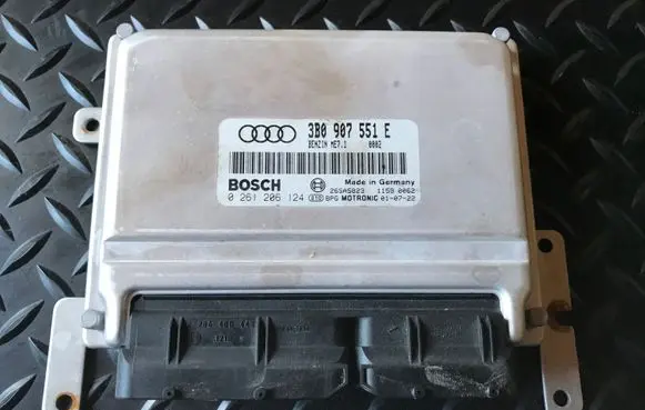 Audi A8 S8 D2 4D Engine control unit/module 3B0907551E 0261206124 26SA5823