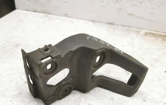 Audi A4 S4 B7 8E 8H Front bumper mounting bracket