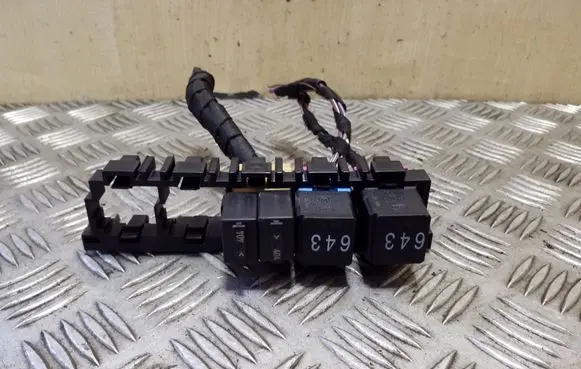 Audi TT TTS Mk2 Relay mounting block 1K0937503A