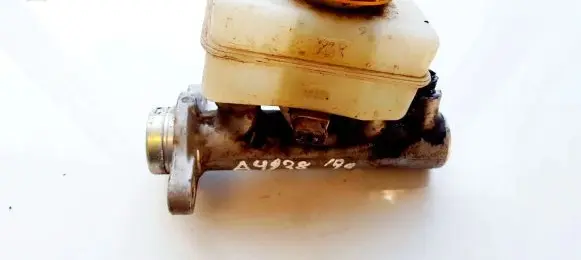 Master brake cylinder