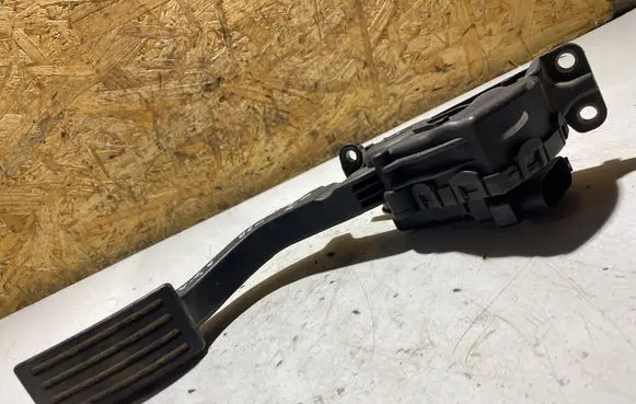 Volvo V50 Accelerator throttle pedal 4M519F836AH