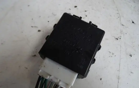 Toyota Prius (XW30) Window wiper relay 8594047020